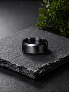 Mens tungsten ring comfort fit beveled edges.
8mm 
Size 10.5